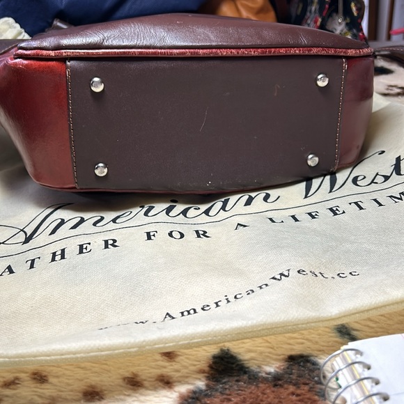 American West handbag, ladies, all leather, handmade, silver buckle. Like new - Picture 5 of 15